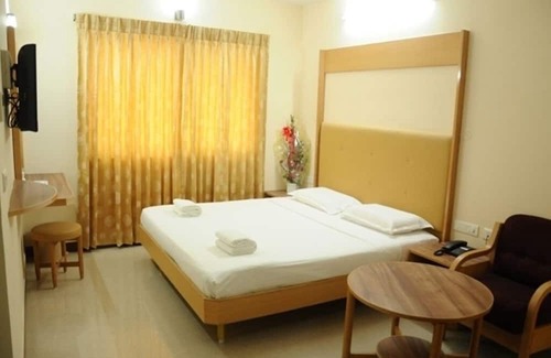 Madurai Casa | Warmly decorated rooms/Vandiyur Lake view Stay