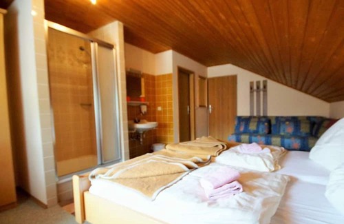 Weyregg am Attersee Cabaña | Attic room 40 - Zur Landeroith GmbH