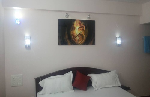 Madurai Main Casa | Few steps to Meenakshi Temple/Compact Room Stay