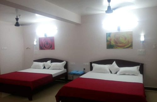 Madurai Main Casa | Few steps to Meenakshi Temple/Compact Room Stay