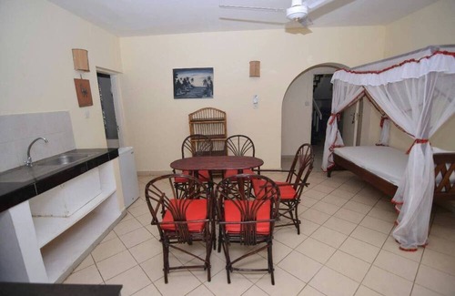 Bamburi Casa | Maasai resort Bamburi, Kenya🇰🇪
