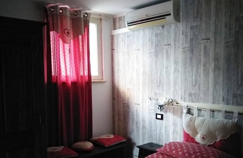 Fiumicino Casa | Nice one bedroom apartment with kitchenette and toilet, five beds