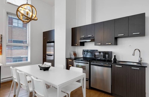 Milton Park Apartamento | Liv MTL* 55% Off * Main 303 Rare 2BR + Mezzanine | Large Family Retreat + Spacious + Office + Pets Stay Free!