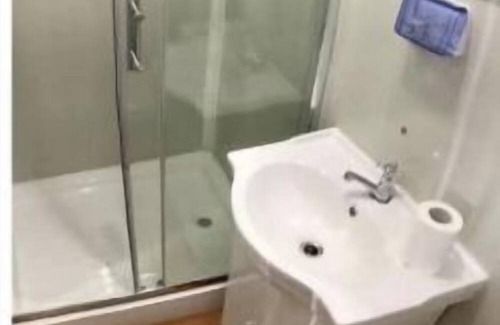Ciudad Cortés Casa | Studio Prefab Beach House air-conditioned, hot shower, Easy access & Wifi
