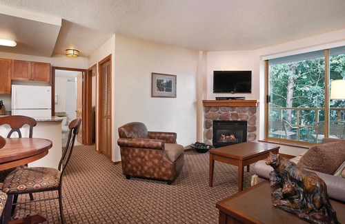 Whistler Village Condominio | Whistler Village Cascade Lodge Resort, caminata o traslado a los ascensores ¡Piscina todo el año!