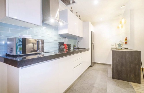 Luis Donaldo Colosio Condominio | Great Location! Ocean Views! AC! Rooftop Pool!