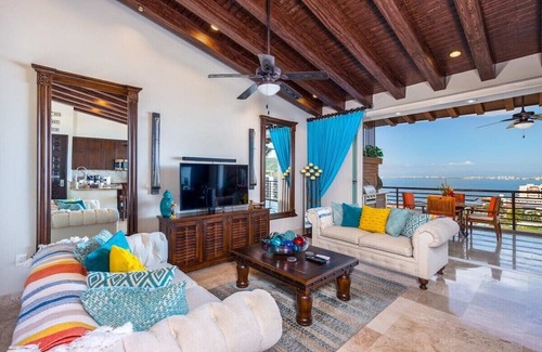 Zona romántica Condominio | Casa Helene! 2BR Luxe Penthouse! Stunning Views!