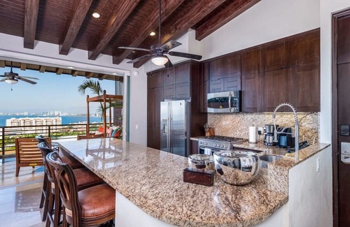 Zona romántica Condominio | Casa Helene! 2BR Luxe Penthouse! Stunning Views!