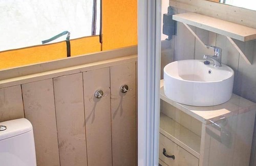 Saint-Julien-des-Landes Chalet De Esquí | Un florido campamento de cuatro estrellas en la Vendée