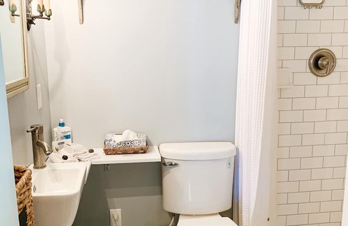 Gills Rock Cabaña | Waterfront 1 bedroom and loft cottage with small private pier on Garrett Bay