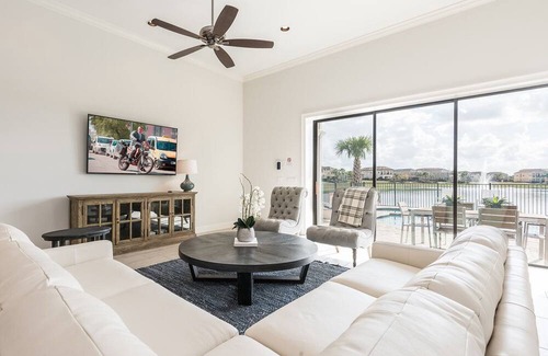 Reunion Casa | Charming Chateau Style Villa with Water Views at Reunion
