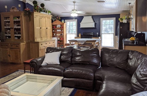 St. Marys Casa | Historic "Cannon Ball" House Close to Cumberland ferry and historic down town.