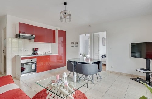 Aubervilliers Apartamento | Chic apart with parking near Paris