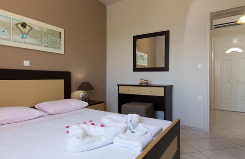 Melissourgakion Apartamento | Kamelia Villa with private pool, BBQ, playground, surrounded by nature!