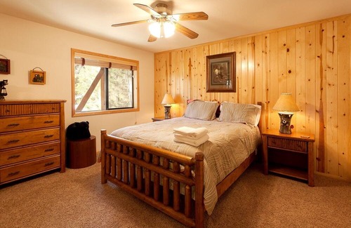 Upper Moonridge Casa | Dreamscape Villa backs ot the forest! Spa, pool table!