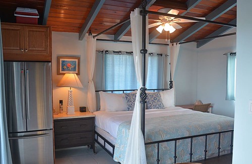 The Bight Apartamento | Stunning ocean views, centrally located, just 1,700 ft off Grace Bay Beach!
