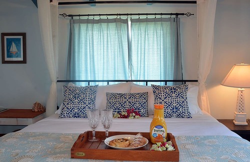 The Bight Apartamento | Stunning ocean views, centrally located, just 1,700 ft off Grace Bay Beach!