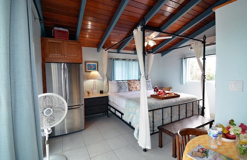 The Bight Apartamento | Stunning ocean views, centrally located, just 1,700 ft off Grace Bay Beach!