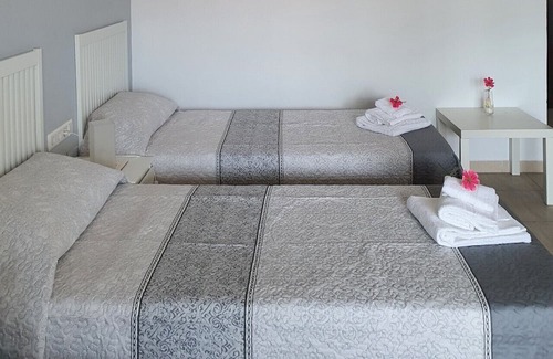 Centro de Fuengirola Apartamento | Bright Apartment with Pool
