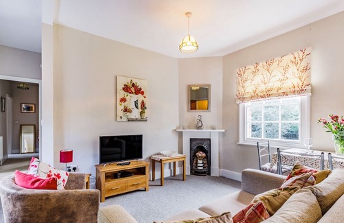 Craven Arms Cabaña | Riverside, STOKESAY