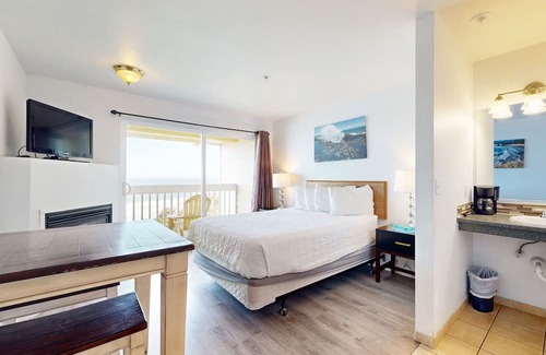 Lincoln City Apartamento | Upper-Floor Oceanview Studio, Perfect for Couples - Free WiFi, Dogs Allowed