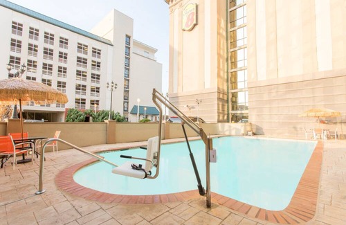 Northeast Virginia Beach Hotel | Super 8 by Wyndham Virginia Beach Oceanfront