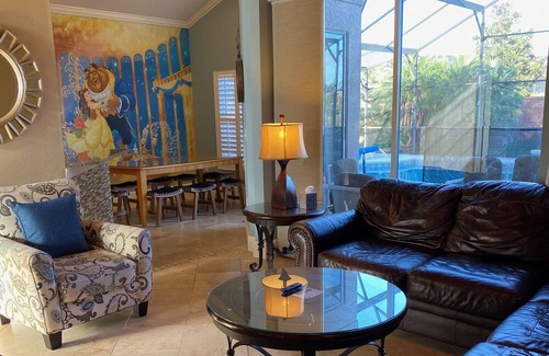 West Kissimmee Casa | Many themed rooms, private yard Lakeview, Close to Disney, 3 king masters CLEAN!