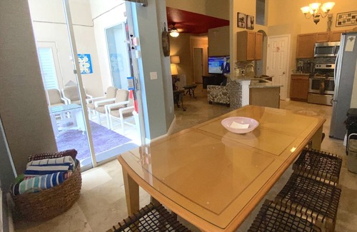 West Kissimmee Casa | Many themed rooms, private yard Lakeview, Close to Disney, 3 king masters CLEAN!