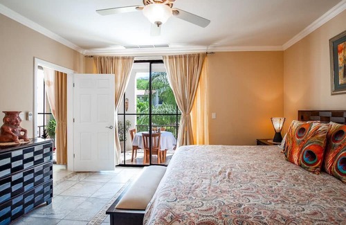 Coco Apartamento | Spacious 3 BR condo walking distance to amenities.