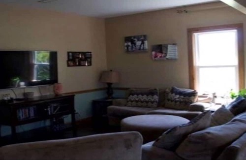 Frankfort Casa | Waterfront Stream Gambrel
