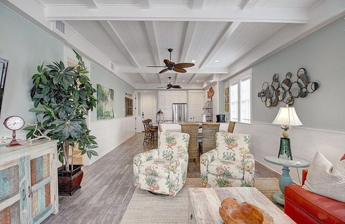 Cinnamon Shore Condominio | Customized Condo w/ Designer Details@Cinnamon Shore w/ Great Amenities!