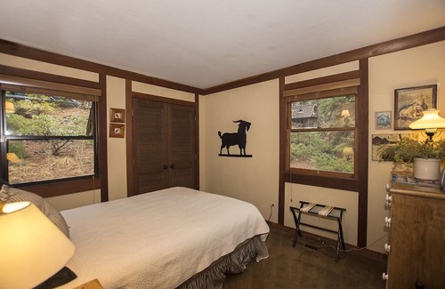 Carnelian Bay Casa | Rockwood: Cute & Unique North Shore Cabin