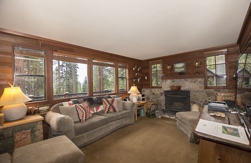 Carnelian Bay Casa | Rockwood: Cute & Unique North Shore Cabin