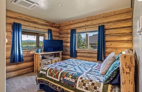 Sagle Casa | Waterfront Oasis, Luxury Log Home a orillas del río Pend Oreille