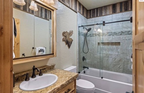 Sagle Casa | Waterfront Oasis, Luxury Log Home a orillas del río Pend Oreille
