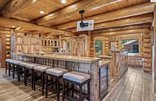 Sagle Casa | Waterfront Oasis, Luxury Log Home a orillas del río Pend Oreille