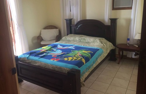 Manuel Antonio Villa | Luxurious 4 Bedroom Eco Friendly Mountain Estate with Gorgeous Ocean Views