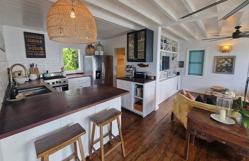 Wesley Will Casa | Spectacular clifftop house with hot tub next to sandy beach, stunning sea views