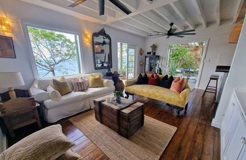 Wesley Will Casa | Spectacular clifftop house with hot tub next to sandy beach, stunning sea views