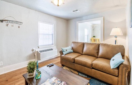 Central Oklahoma City Apartamento | Aloha, Beaches- Amazing location near 23 & Classen
