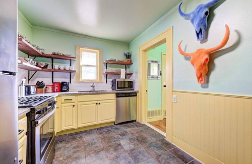 Central Oklahoma City Casa | Canary Cottage-brighten your stay-central NW OKC