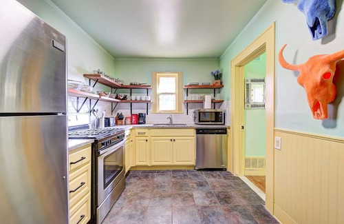 Central Oklahoma City Casa | Canary Cottage-brighten your stay-central NW OKC