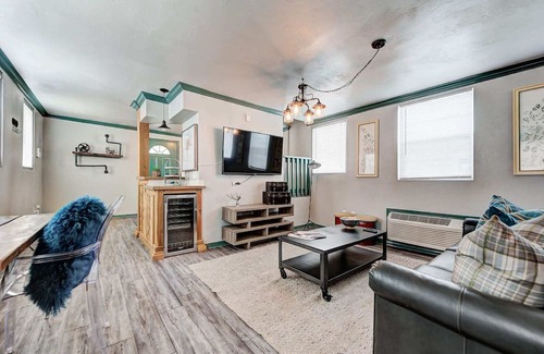 Central Oklahoma City Casa | Indie Escape I-stone’s throw to Plaza District