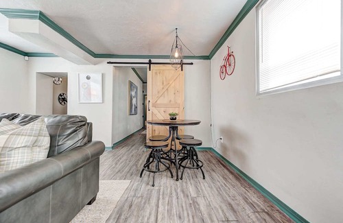 Central Oklahoma City Casa | Indie Escape I-stone’s throw to Plaza District