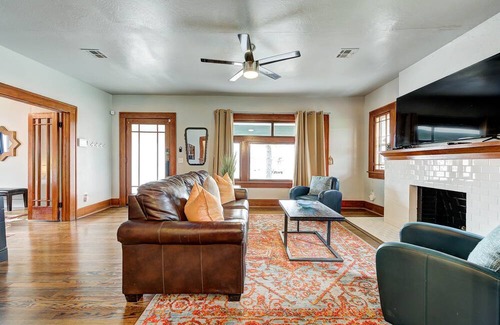 Asian District Casa | Classen Craftsman-near Asian dist., ample parking