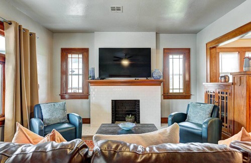 Asian District Casa | Classen Craftsman-near Asian dist., ample parking
