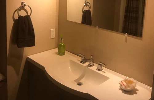 Downtown Niagara Falls Casa | ¡Buena ubicación! ¡Una gran escapada grupal!