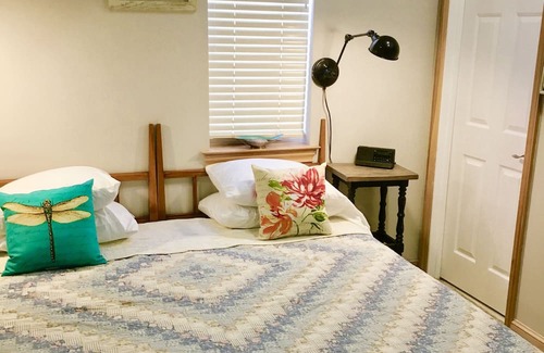 East End Casa | Sweet BEACH cottage. Walking distance to everything, Sleeps 10.