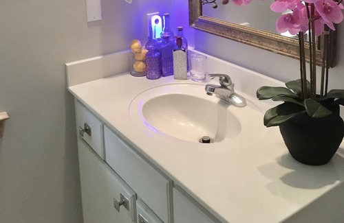 East End Casa | Sweet BEACH cottage. Walking distance to everything, Sleeps 10.