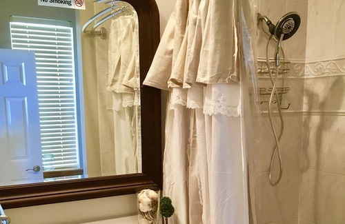 East End Casa | Sweet BEACH cottage. Walking distance to everything, Sleeps 10.